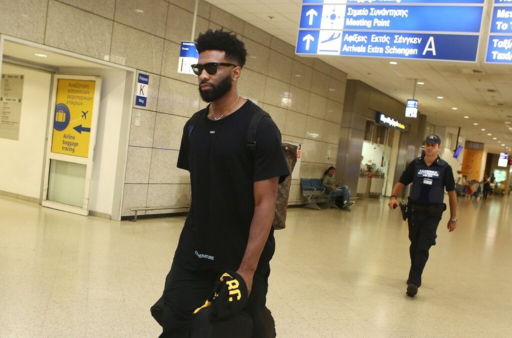 Στην Αθήνα ο Λάνγκφορντ: «Μονόδρομος το ναι στην ΑΕΚ» (photos)