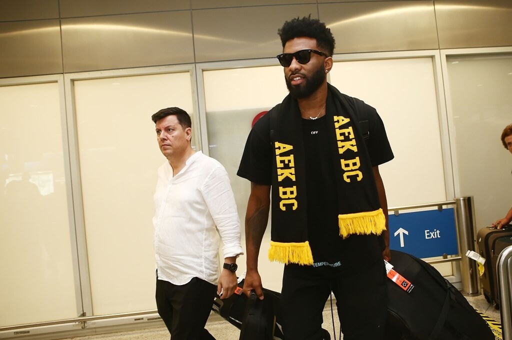 Στην Αθήνα ο Λάνγκφορντ: «Μονόδρομος το ναι στην ΑΕΚ» (photos)