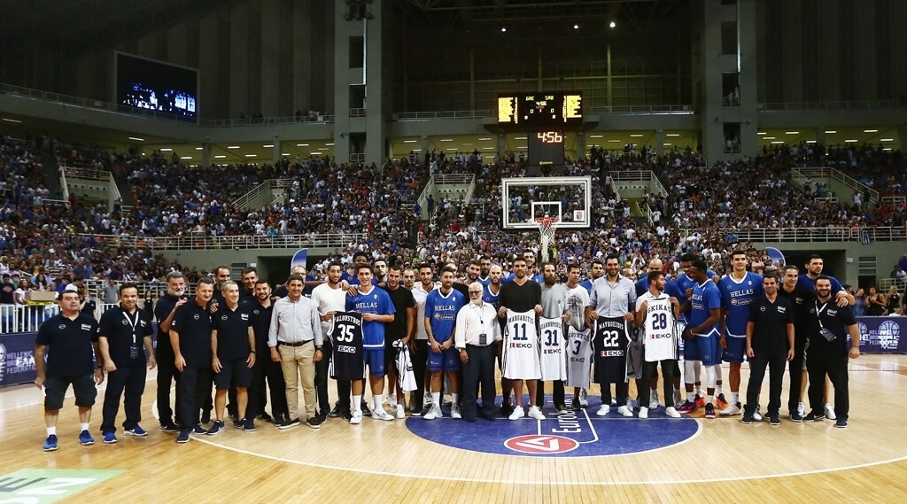 Τιμήθηκαν αυτοί που μας έστειλαν στην Κίνα, κατάμεστο το ΟΑΚΑ (photos)