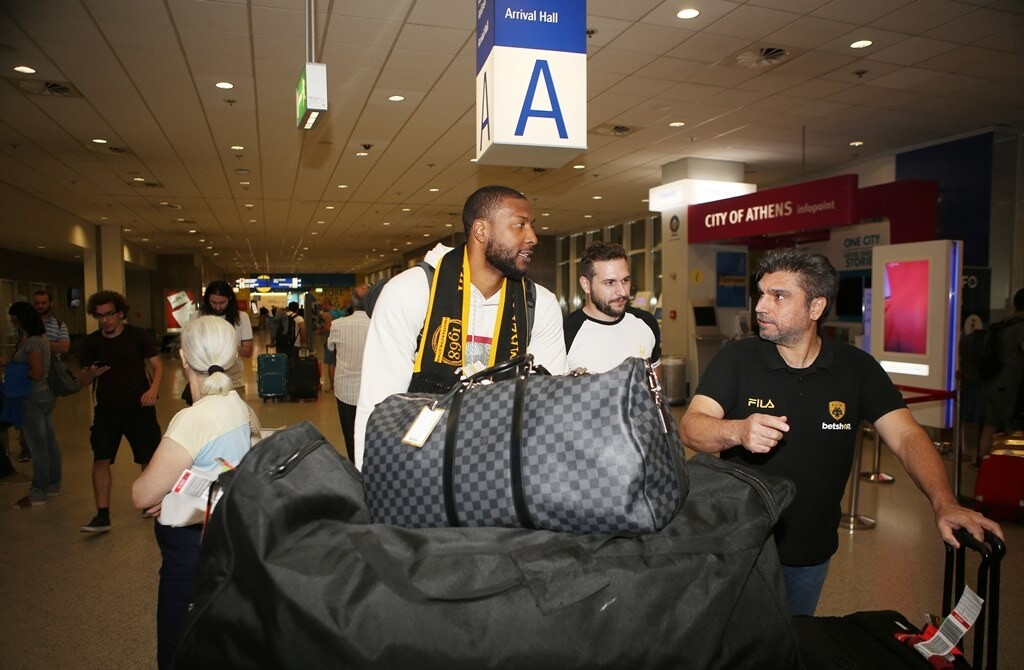 ΑΕΚ: Έφτασε στην Αθήνα ο Σλότερ (photos)