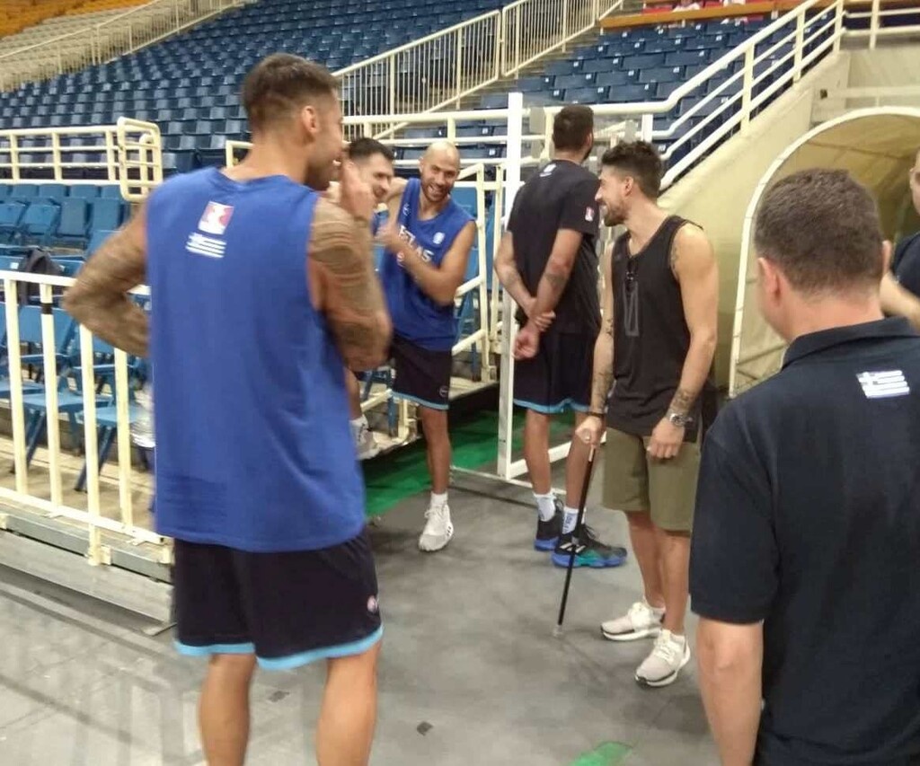 Συγκινητική κίνηση Αθηναίου, πήγε ΟΑΚΑ για την αναχώρηση της Εθνικής! (photos)