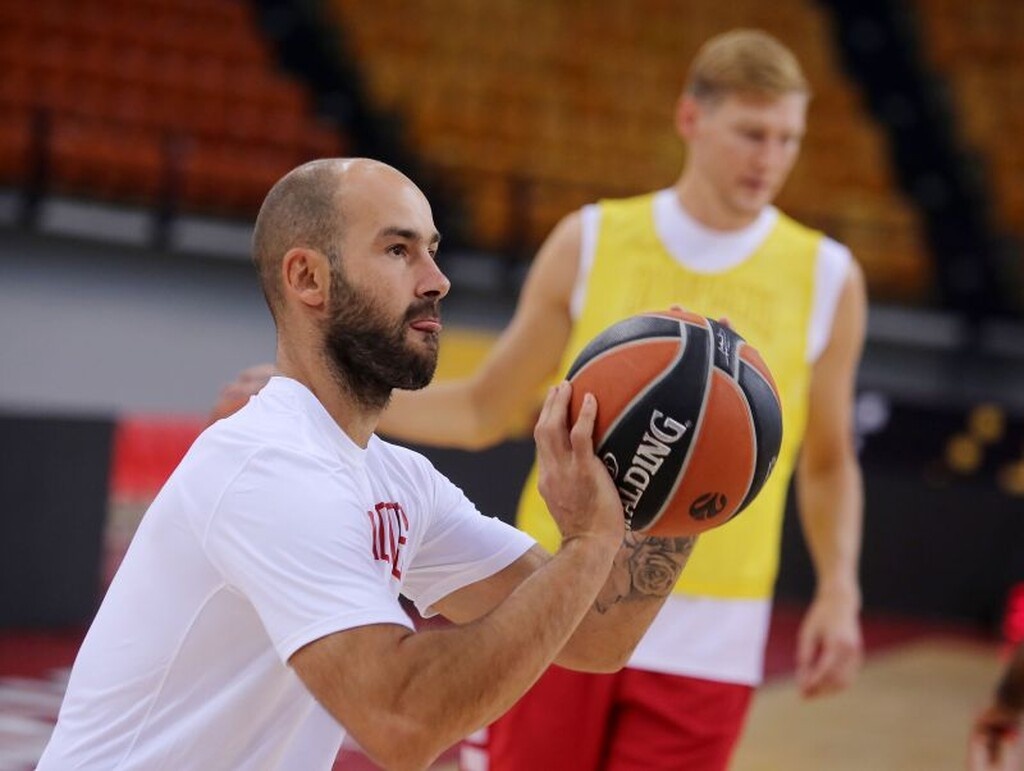 Ολυμπιακός: Όσα δεν είδατε στην επίσημη «πρώτη» (video+photos)