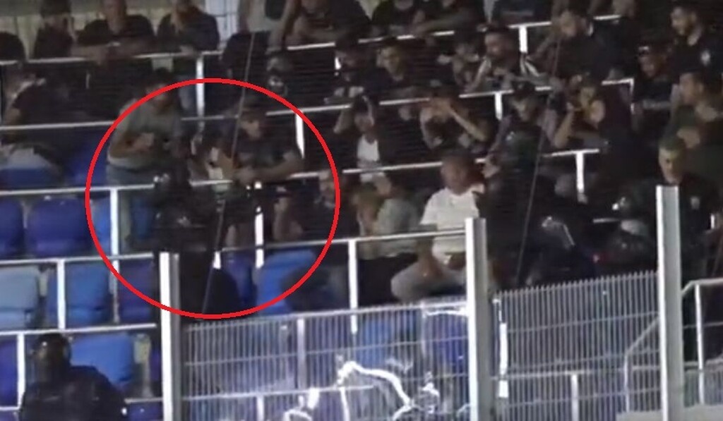 Και προσπαθούν με αυτόν τον τρόπο να επιβάλουν την τάξη...