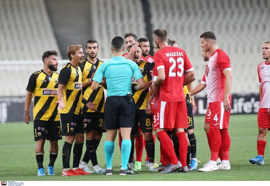 «Μπαρούτι» το ΟΑΚΑ: Αποβλήθηκε ο Ζεράλδες, συνθήματα για Λιβάγια και γιούχα στο ημίχρονο!