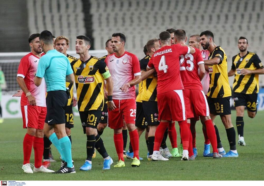 «Μπαρούτι» το ΟΑΚΑ: Αποβλήθηκε ο Ζεράλδες, συνθήματα για Λιβάγια και γιούχα στο ημίχρονο!