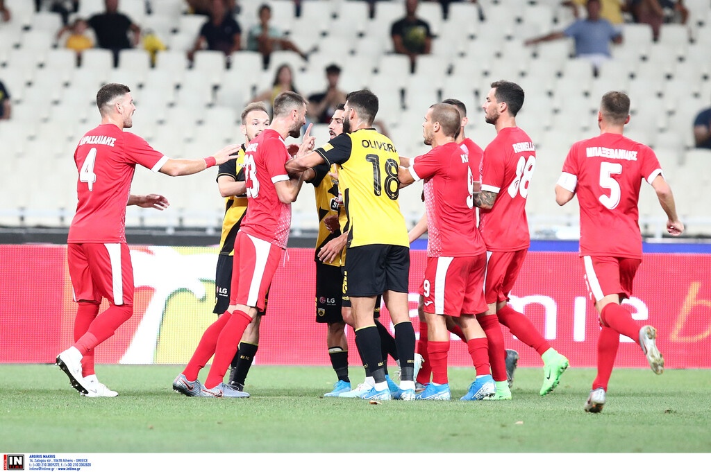 «Μπαρούτι» το ΟΑΚΑ: Αποβλήθηκε ο Ζεράλδες, συνθήματα για Λιβάγια και γιούχα στο ημίχρονο!