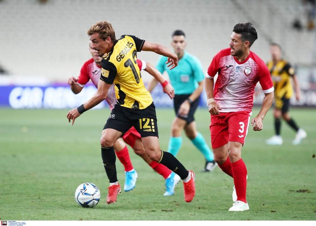 «Μπαρούτι» το ΟΑΚΑ: Αποβλήθηκε ο Ζεράλδες, συνθήματα για Λιβάγια και γιούχα στο ημίχρονο!