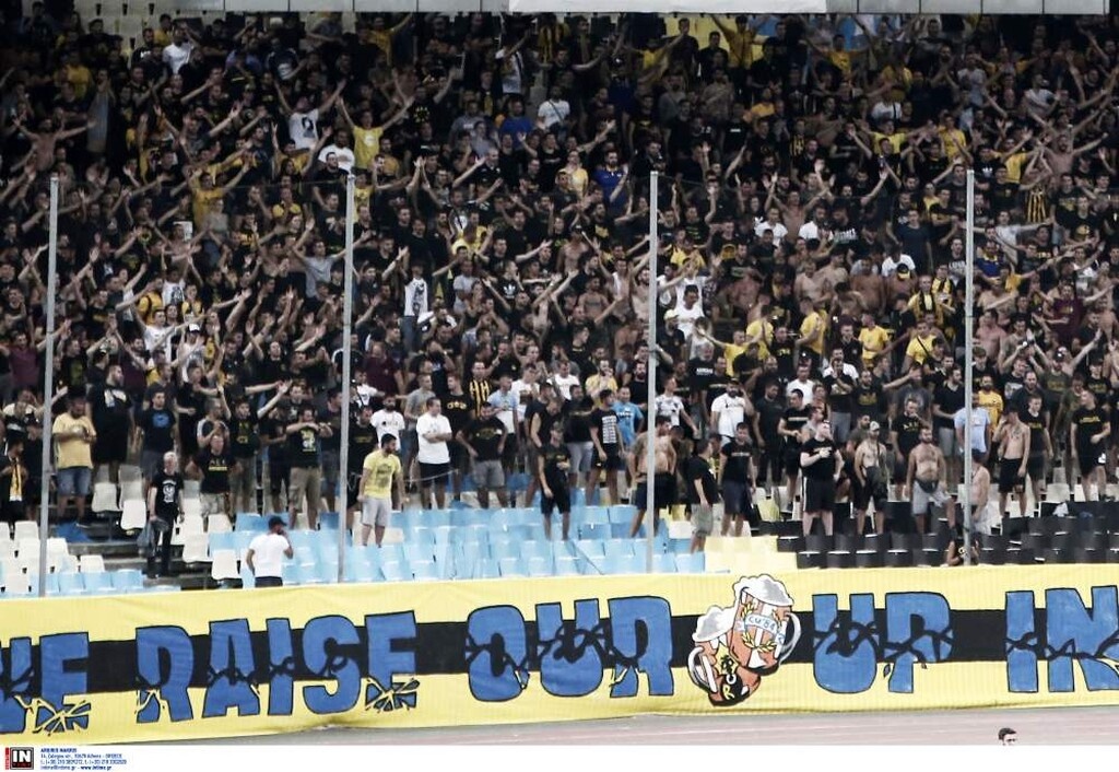 «Μπαρούτι» το ΟΑΚΑ: Αποβλήθηκε ο Ζεράλδες, συνθήματα για Λιβάγια και γιούχα στο ημίχρονο!