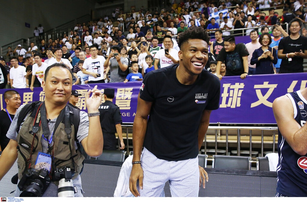 Γιάννης Αντετοκούνμπο: «Τρελάθηκαν» ξανά μαζί του στην Κίνα (photos)