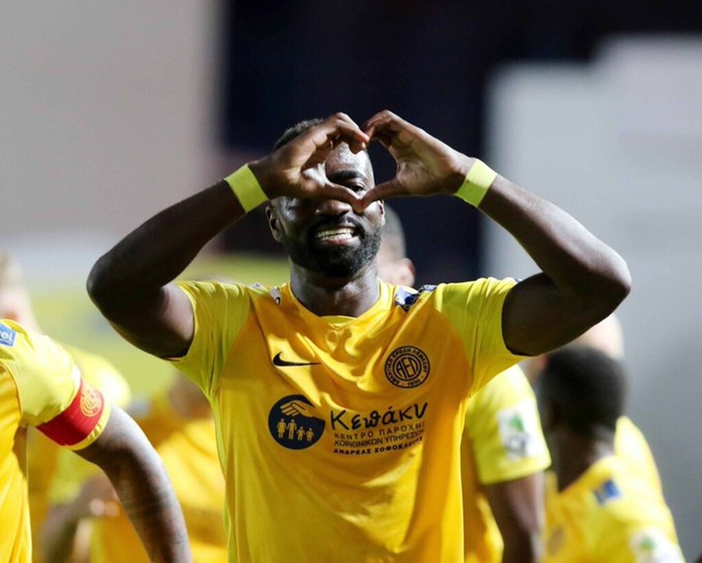 ΟΦΗ: Κλείνει διεθνή στόπερ (photos)