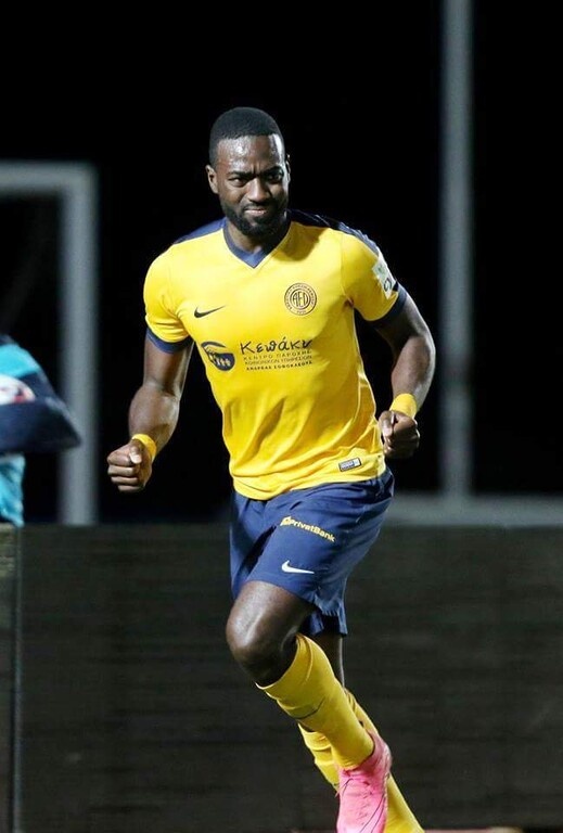 ΟΦΗ: Κλείνει διεθνή στόπερ (photos)