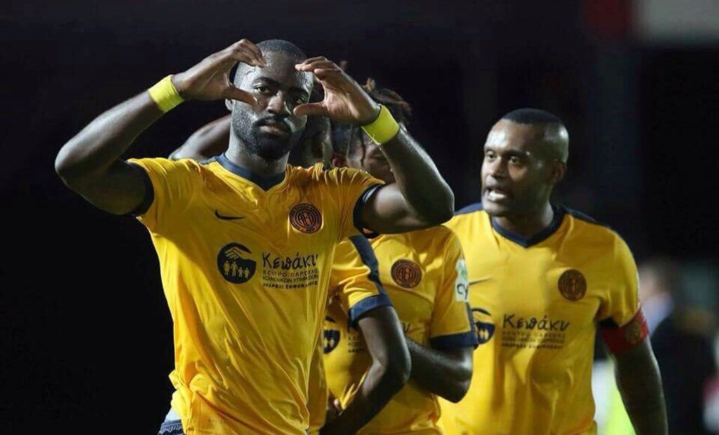 ΟΦΗ: Κλείνει διεθνή στόπερ (photos)