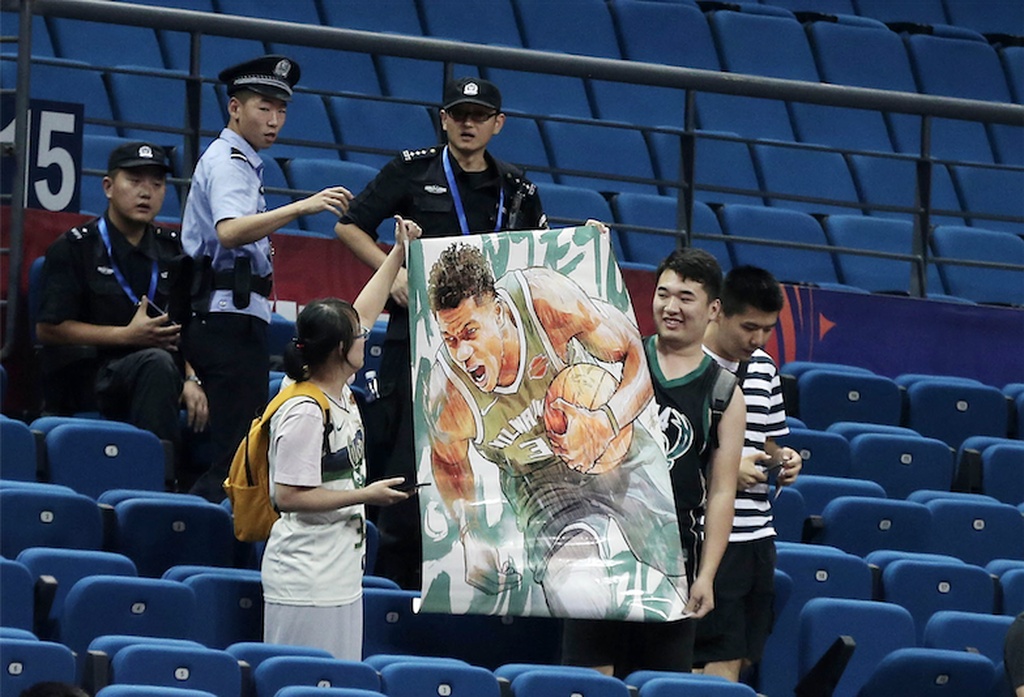 Παγκόσμιο Κύπελλο 2019: Αντετοκουνμπο...μάνια στην Κίνα! (photos)