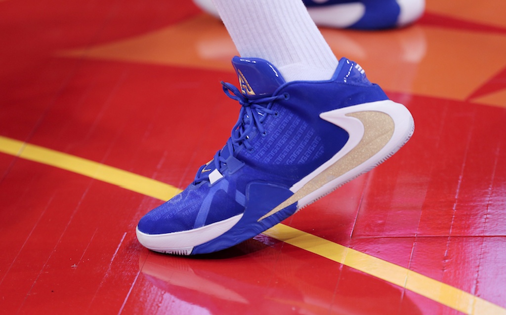 Βραζιλία - Ελλάδα: Η προθέρμανση και το... γαλανόλευκο παπούτσι του Γιάννη