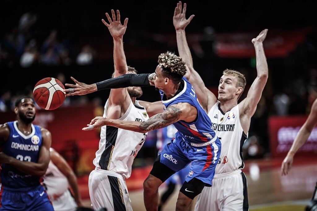 Γερμανία – Δομινικανή Δημοκρατία 68-70: Το πρώτο… μπαμ, αποκλείστηκαν τα «πάντσερ»! (video+photos)