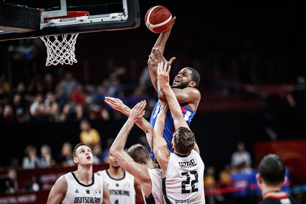 Γερμανία – Δομινικανή Δημοκρατία 68-70: Το πρώτο… μπαμ, αποκλείστηκαν τα «πάντσερ»! (video+photos)