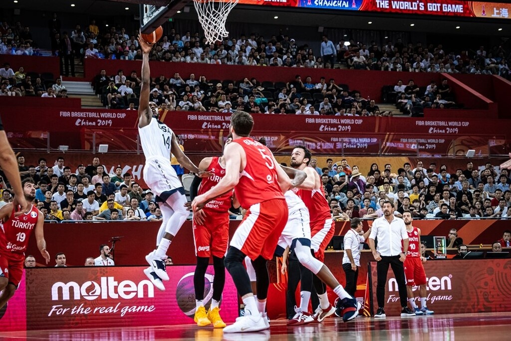 ΗΠΑ-Τουρκία 93-92 (κ.α. 81-81): Άντεξε η Team USA, αλλά μπορεί να χάσει! (video+photos)