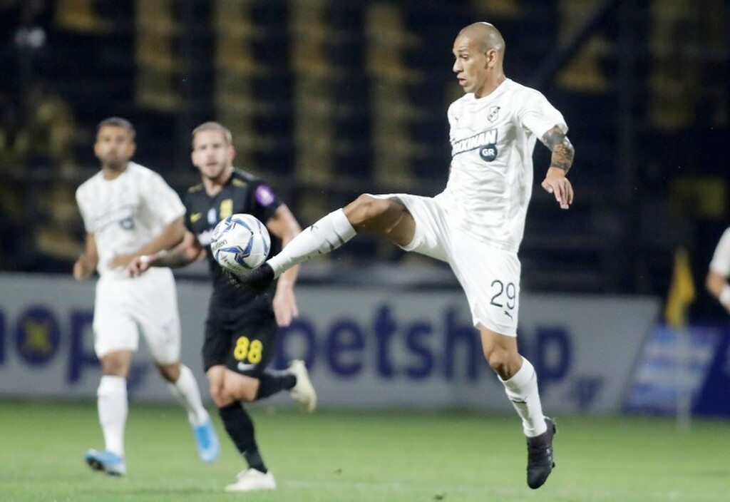 … Μιγκέλ Μεγιάδο. Ο 26χρονος Αργεντίνος μέσος του ΟΦΗ έχει αφήσει θετική εικόνα στον Κωστένογλου, καθώς διαθέτει στοιχεία που θα ήθελε να υπάρχουν στο ρόστερ.