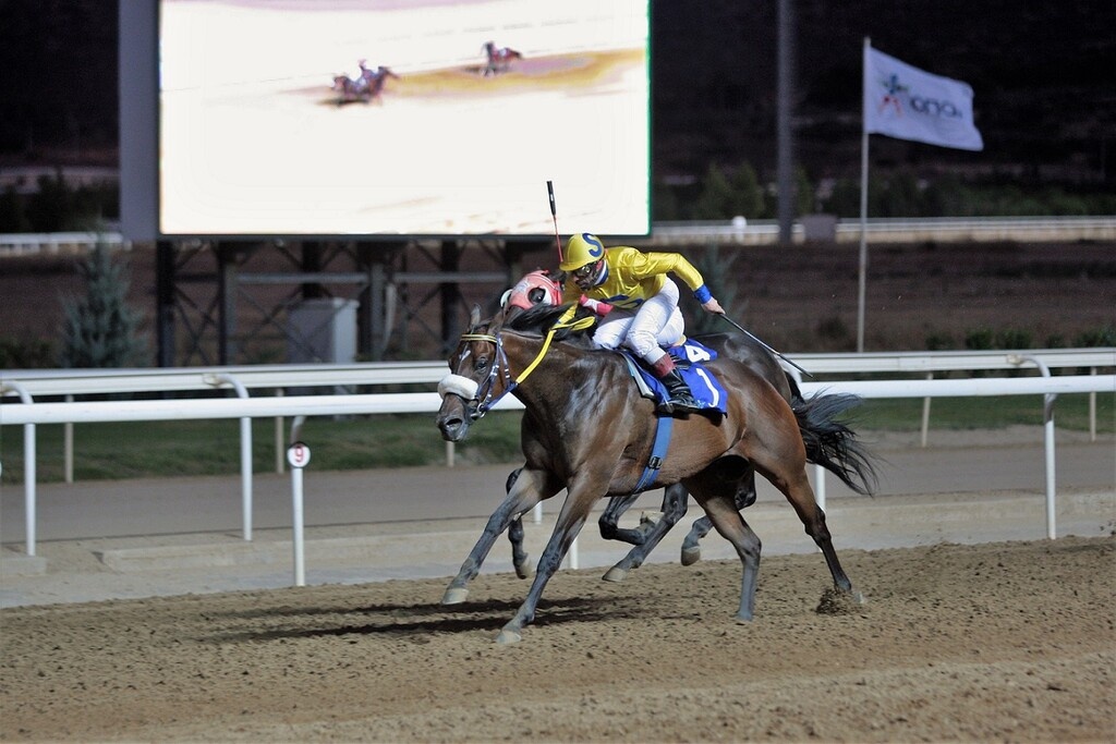 Πλούσιο θέαμα θα απολαύσουν όσοι βρεθούν την Κυριακή στο Markopoulo Park