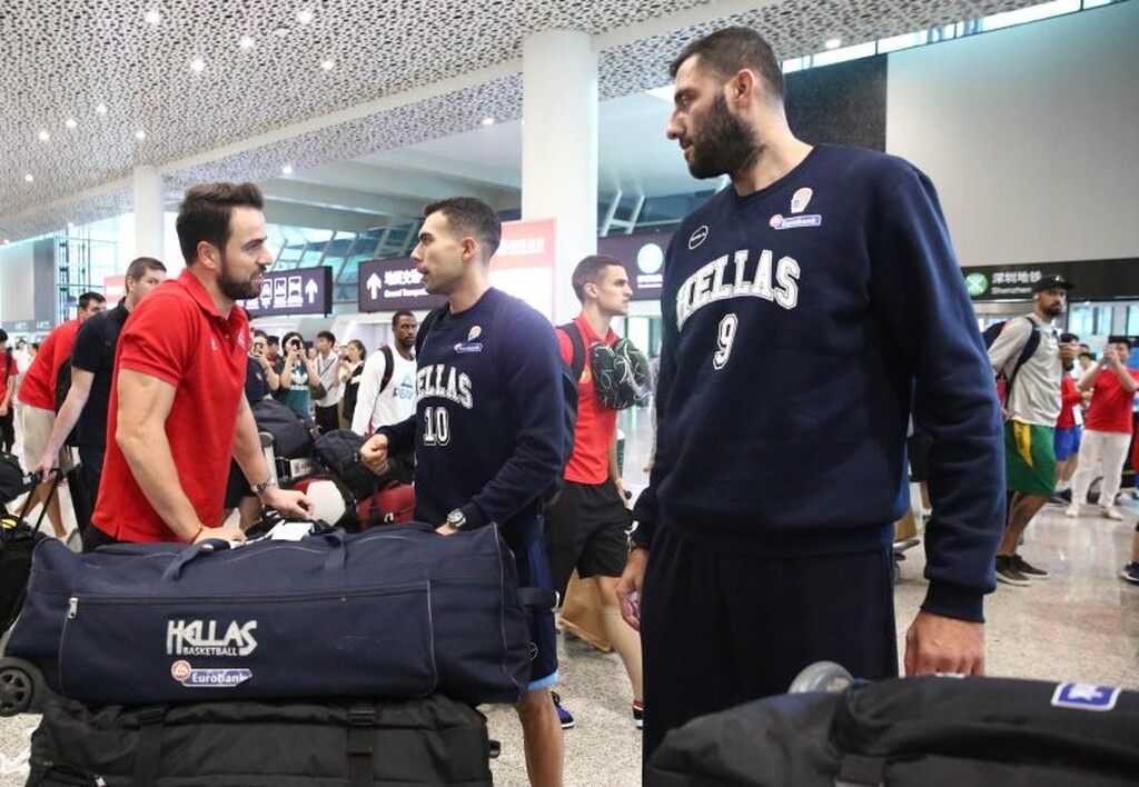 Παγκόσμιο Κύπελλο Μπάσκετ 2019: Η συνάντηση των Ελλήνων με τους Τούρκους στη Σενζέν (photos)