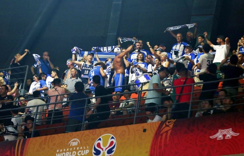 ΗΠΑ – Ελλάδα: Η «γαλανόλευκη» κερκίδα στη Σενζέν (photos)