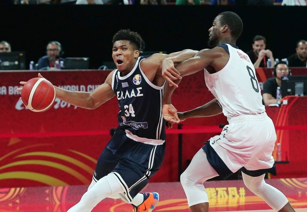 Ένας Γιάννης δεν φέρνει την άνοιξη: Το double-double του Αντετοκούνμπο κόντρα στις ΗΠΑ (video+photo)
