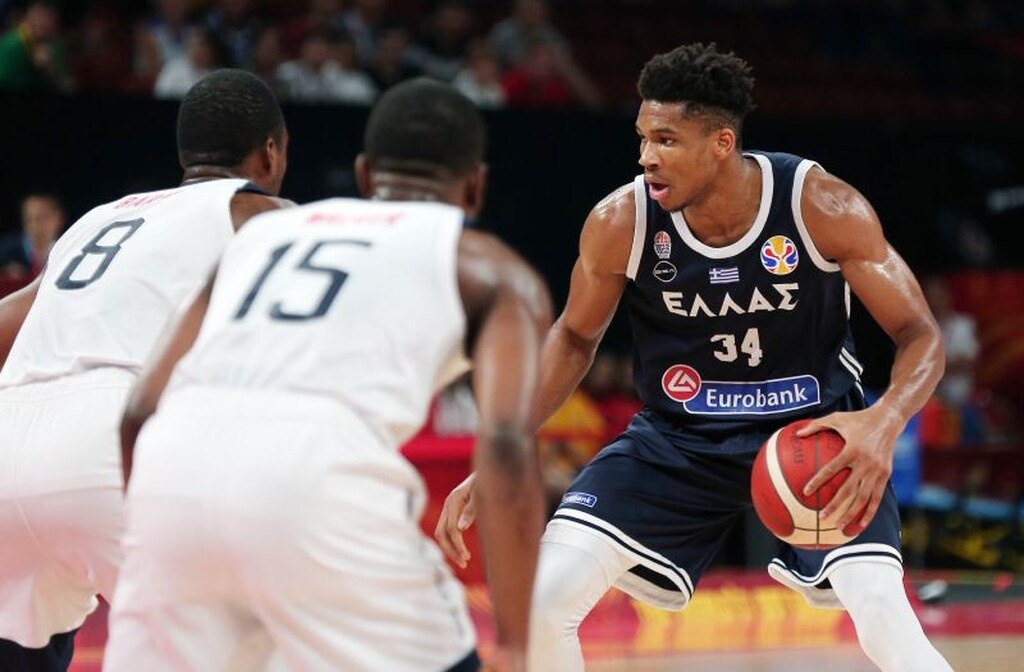 Ένας Γιάννης δεν φέρνει την άνοιξη: Το double-double του Αντετοκούνμπο κόντρα στις ΗΠΑ (video+photo)