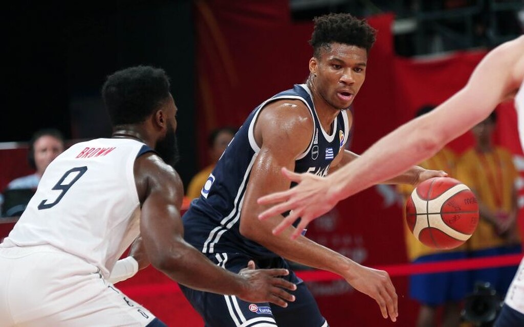 Ένας Γιάννης δεν φέρνει την άνοιξη: Το double-double του Αντετοκούνμπο κόντρα στις ΗΠΑ (video+photo)