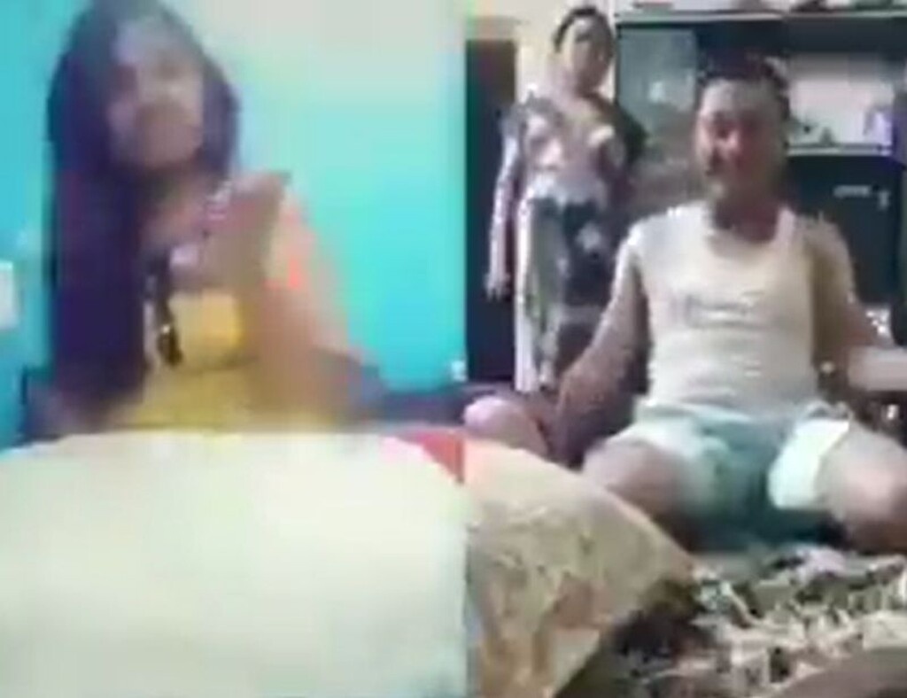 Ξαφνικά στο πλάνο εμφανίστηκε ένα ακόμα άτομο...