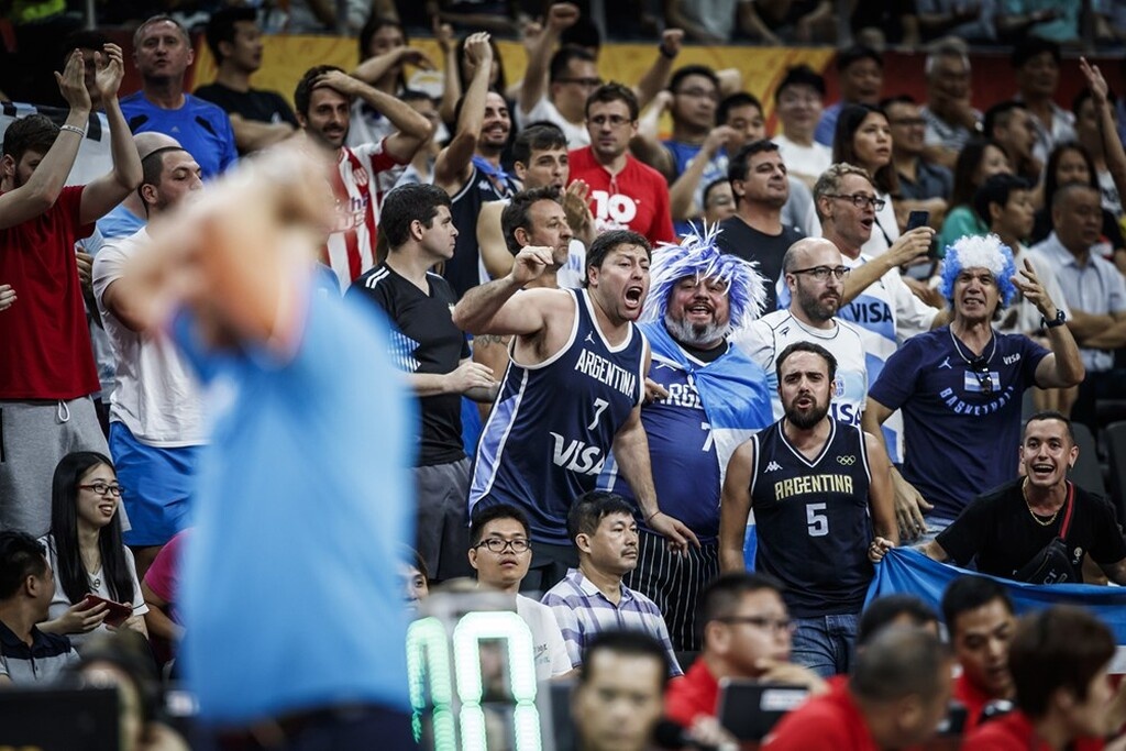 Αργεντινή – Σερβία: Τραβούσε τα… μαλλιά που δεν έχει ο Τζόρτζεβιτς! (photos)