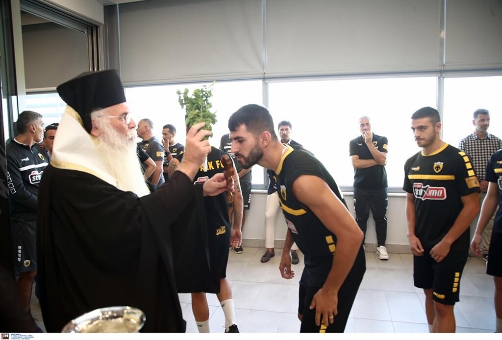 ΑΕΚ: Αγιασμός στα Σπάτα (photos)