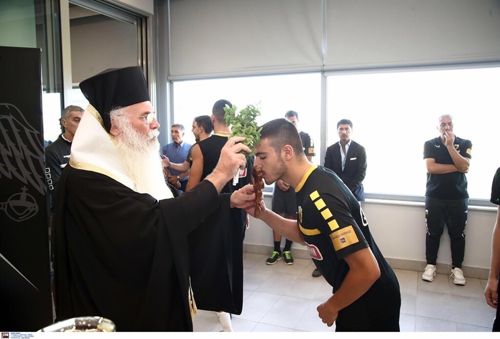 ΑΕΚ: Αγιασμός στα Σπάτα (photos)