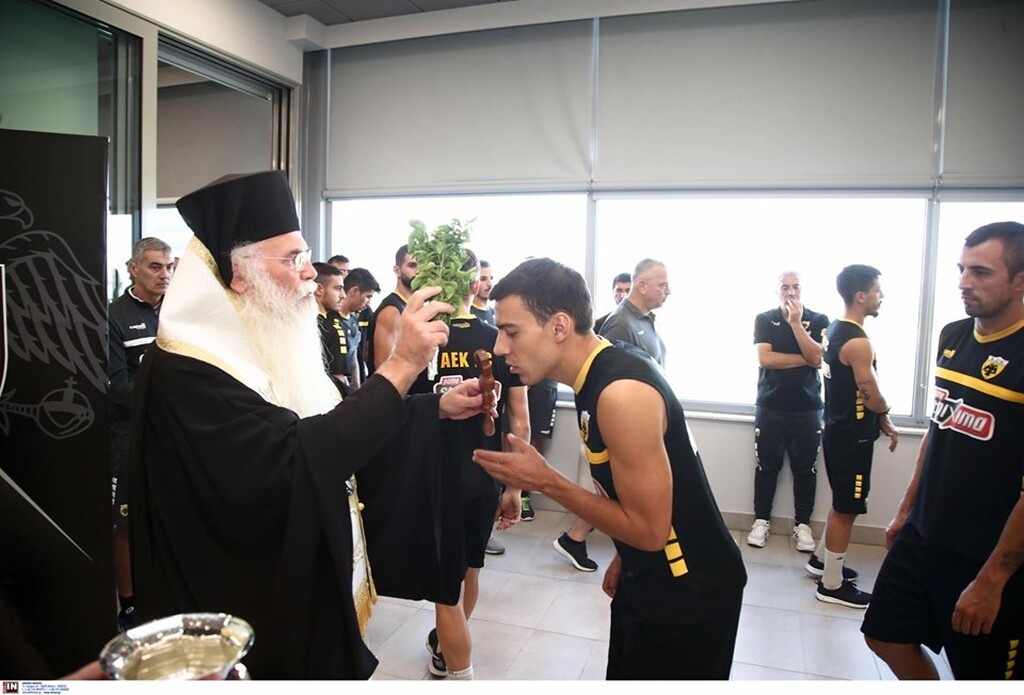 ΑΕΚ: Αγιασμός στα Σπάτα (photos)