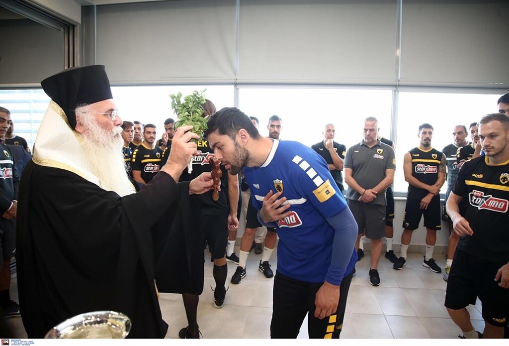 ΑΕΚ: Αγιασμός στα Σπάτα (photos)