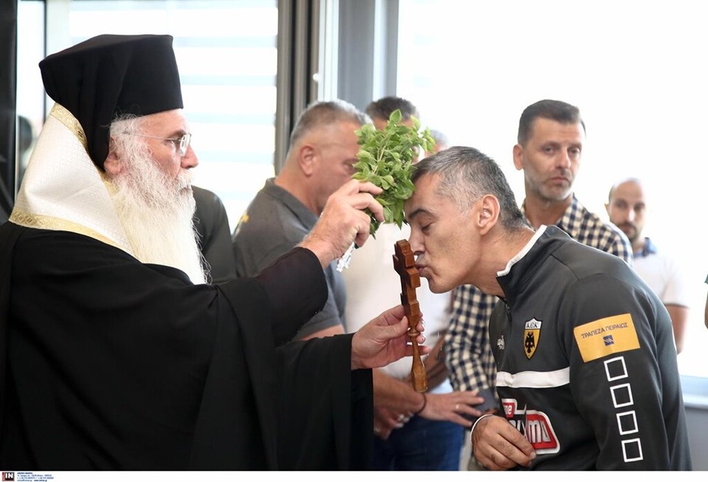 ΑΕΚ: Αγιασμός στα Σπάτα (photos)