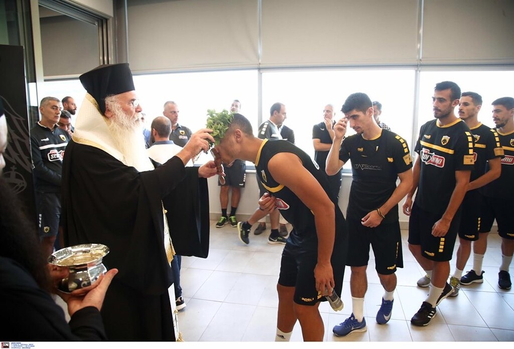 ΑΕΚ: Αγιασμός στα Σπάτα (photos)