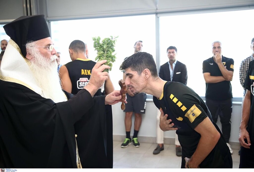 ΑΕΚ: Αγιασμός στα Σπάτα (photos)