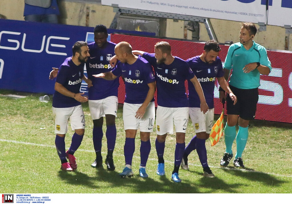 O Ιντέγε «κάρφωσε» τον Παναθηναϊκό και έβγαζε φωτογραφίες τον κόσμο του Άρη! (photos)