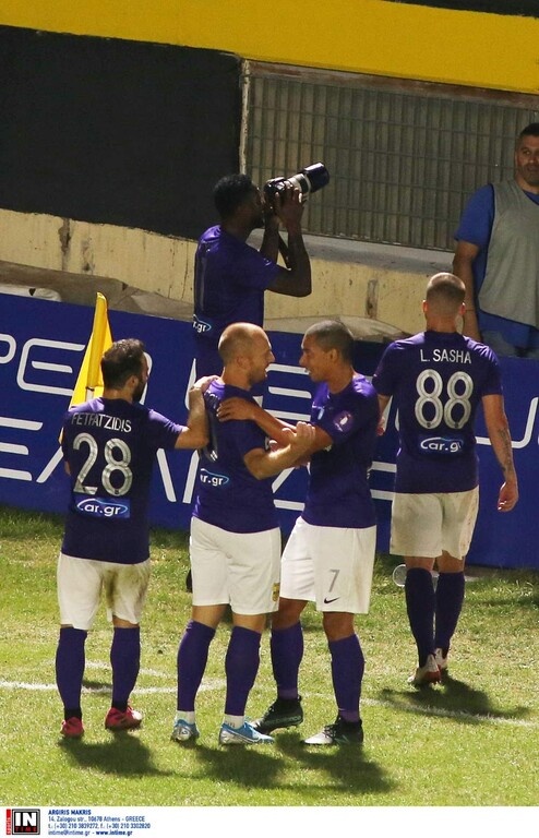 O Ιντέγε «κάρφωσε» τον Παναθηναϊκό και έβγαζε φωτογραφίες τον κόσμο του Άρη! (photos)