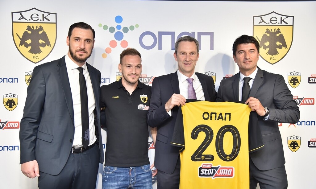 Μηνάς Λυσάνδρου - Διευθύνων Σύμβουλος και Α’ Αντιπρόεδρος ΠΑΕ ΑΕΚ, Μιχάλης Μπακάκης - αρχηγός ΑΕΚ,  Ντάμιαν Κόουπ - Διευθύνων Σύμβουλος ΟΠΑΠ, Ίλια Ίβιτς - Τεχνικός Διευθυντής ΠΑΕ ΑΕΚ