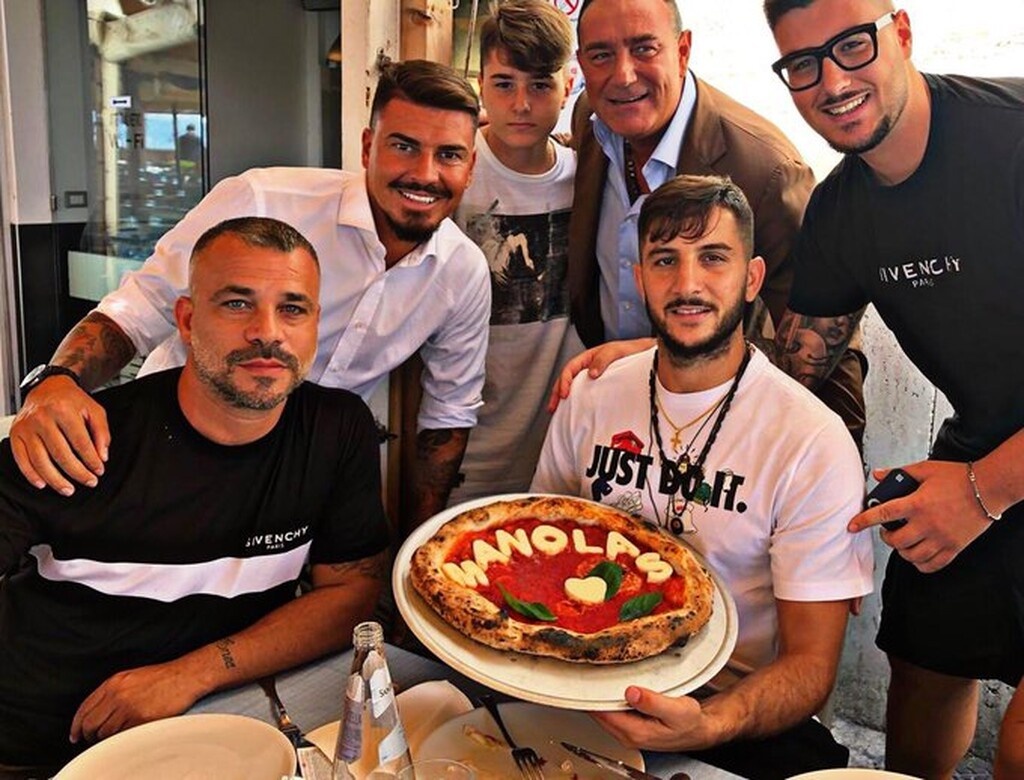 Επικό: Έκαναν πίτσα... Μανωλάς στη Νάπολι! (photo)