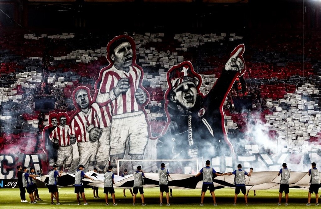 Ένας όμως άφησε τη δουλειά του, κυριολεκτικά για να βρεθεί στο πλευρό της αγαπημένης του ομάδας.