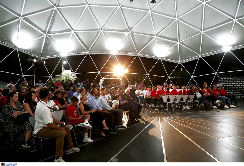 Οι νέες φανέλες του Ολυμπιακού