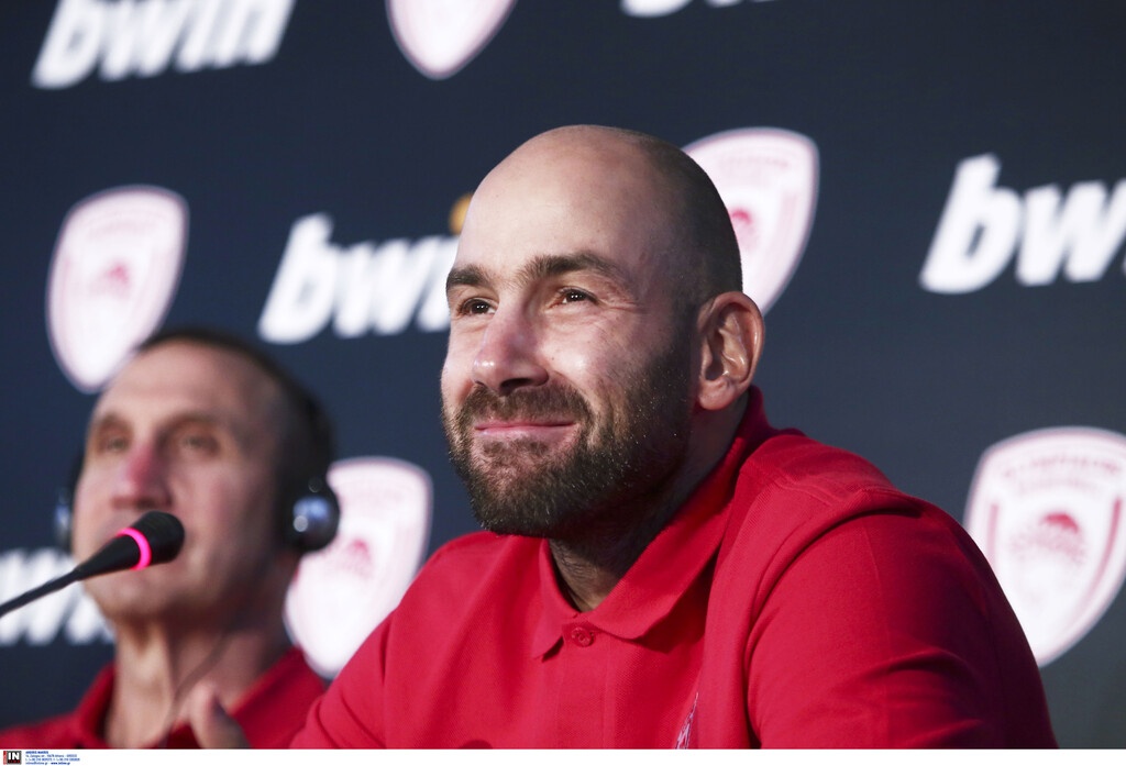 Οι νέες φανέλες του Ολυμπιακού