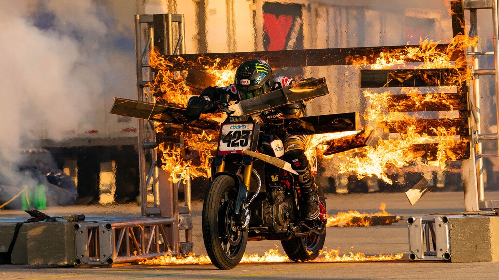 Ο… φλεγόμενος αναβάτης στο 15ο Motor Festival του ΟΑΚΑ! (video)