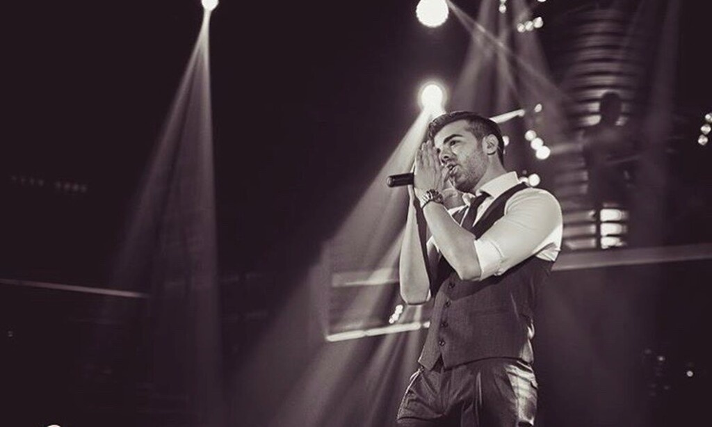 Ο Έλληνας τραγουδιστής που λατρεύουν σε Ισραήλ και Βουλγαρία (photos)