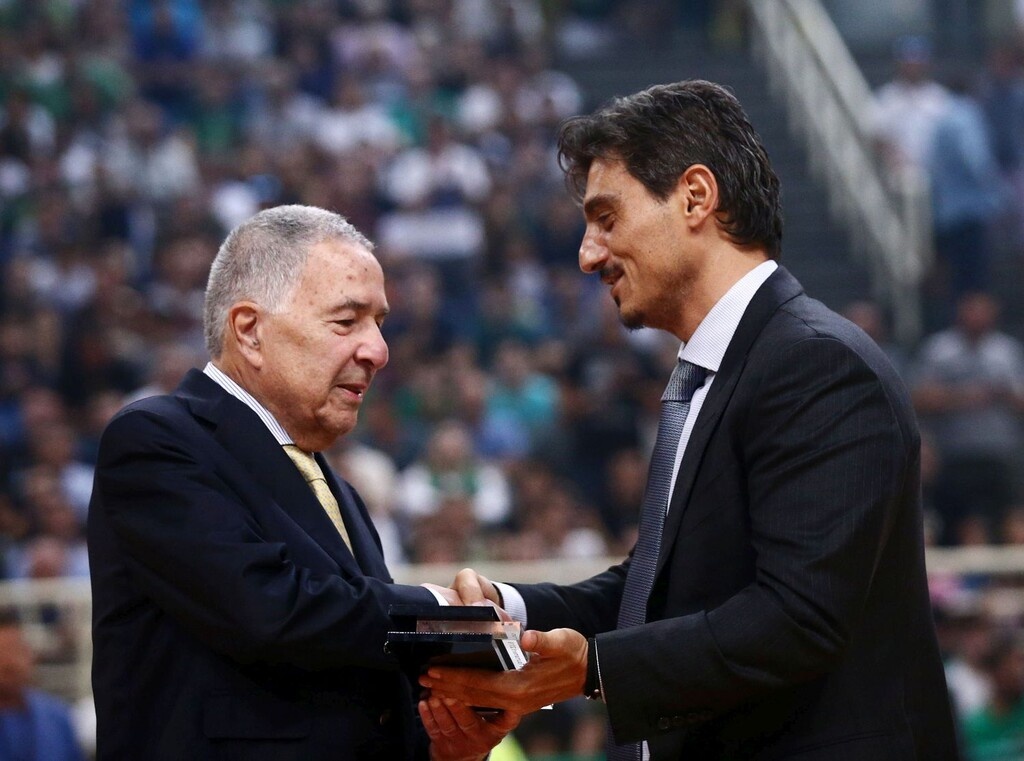 Βράβευσε τον Σιμόν Μιζράχι ο Δημήτρης Γιαννακόπουλος (video+photos)