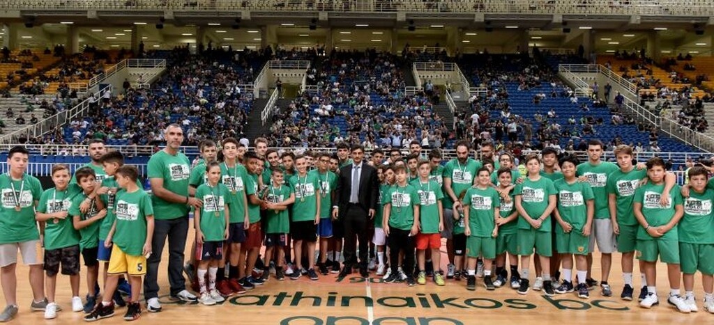 Ο Δημήτρης Γιαννακόπουλος βράβευσε τις ακαδημίες που συμμετείχαν στο «Παύλος Γιαννακόπουλος»