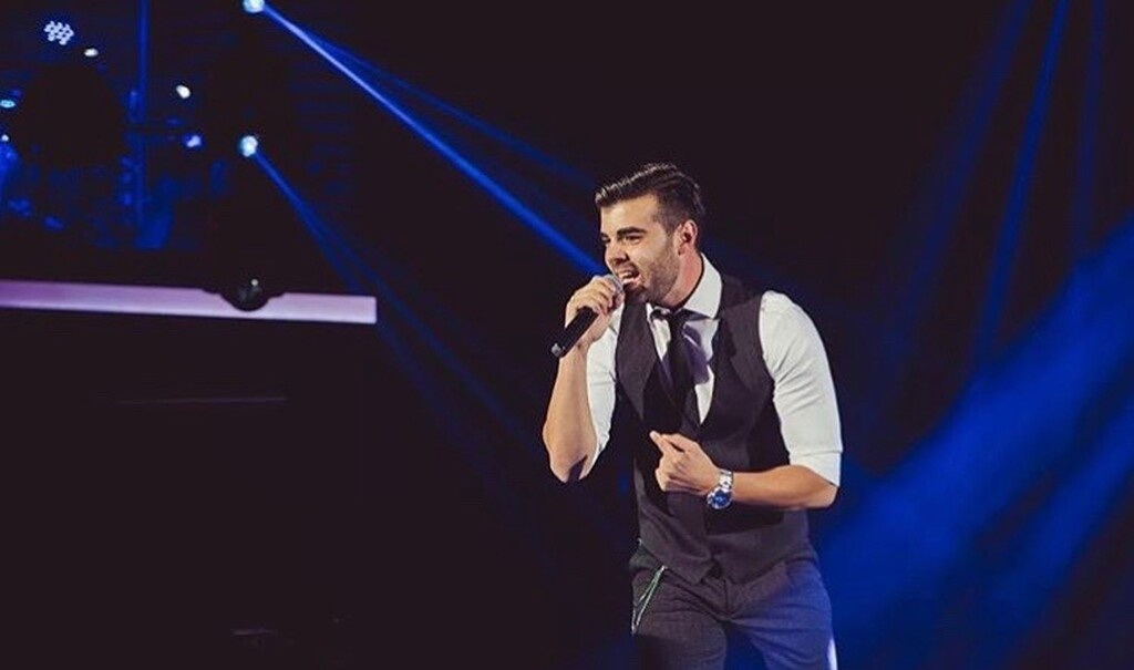 Ο Έλληνας τραγουδιστής που λατρεύουν σε Ισραήλ και Βουλγαρία (photos)