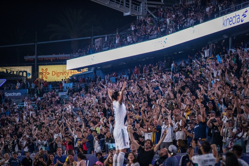 Κάντο όπως ο Ζλάταν! Τα 26 φετινά του γκολ με τους Γκάλαξι (photos+video)